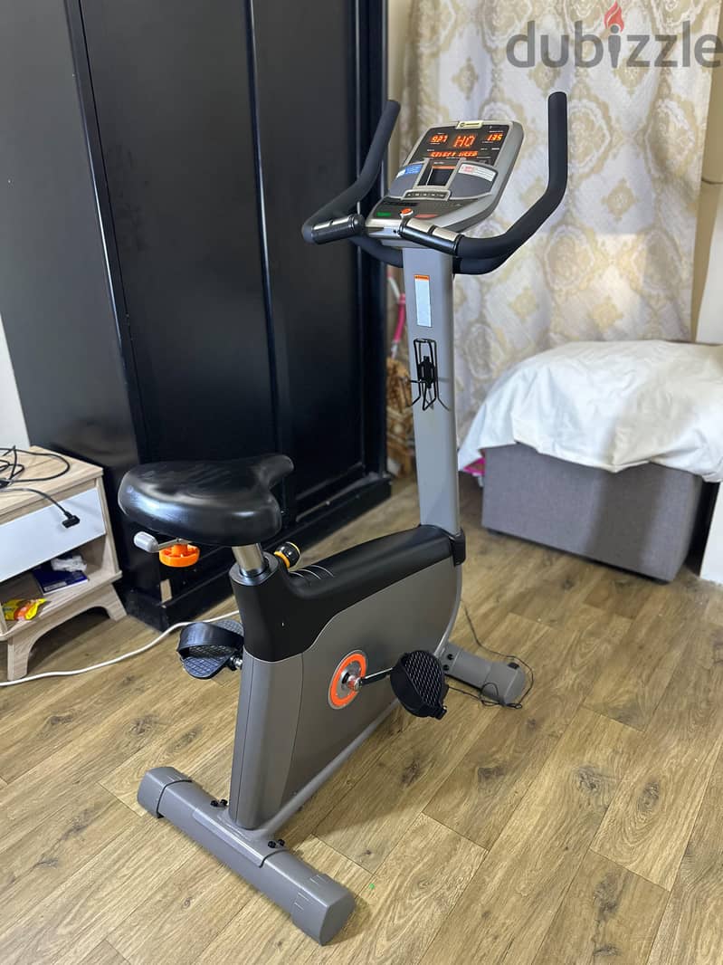 horizon Fitness heavy duty upright bike for sale 2