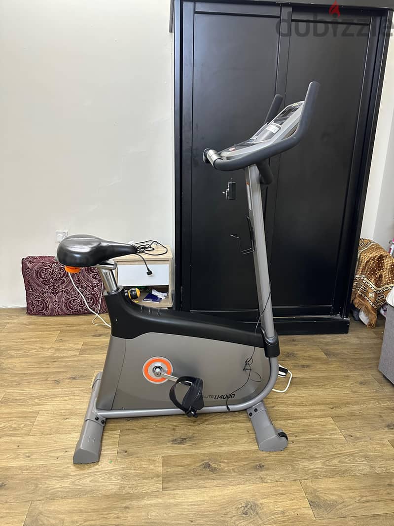 horizon Fitness heavy duty upright bike for sale 3