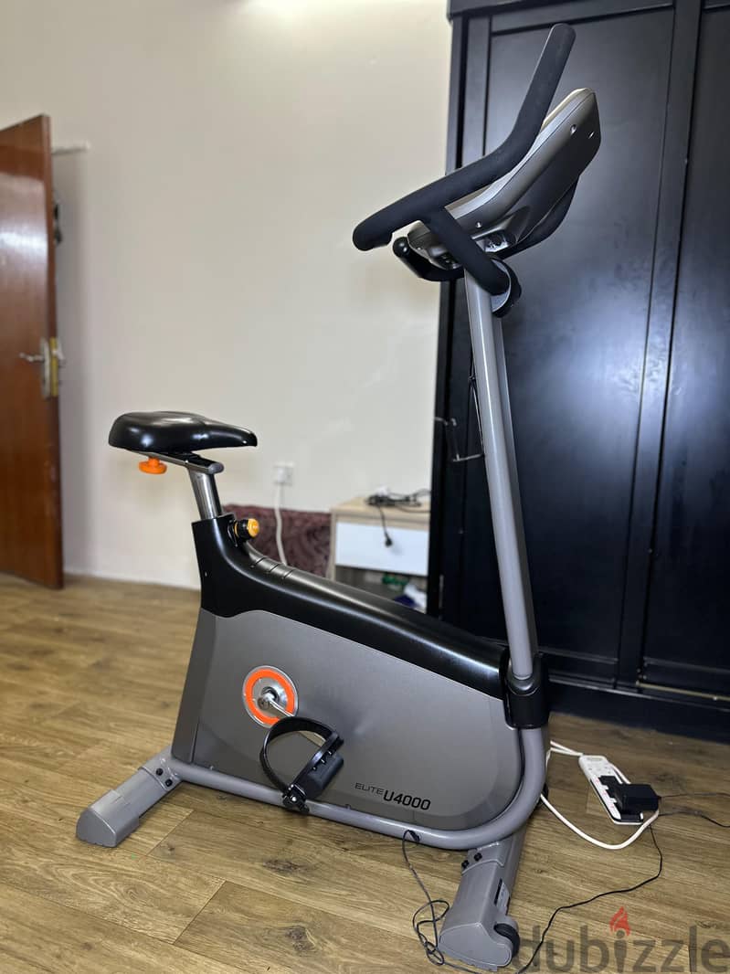 horizon Fitness heavy duty upright bike for sale 4