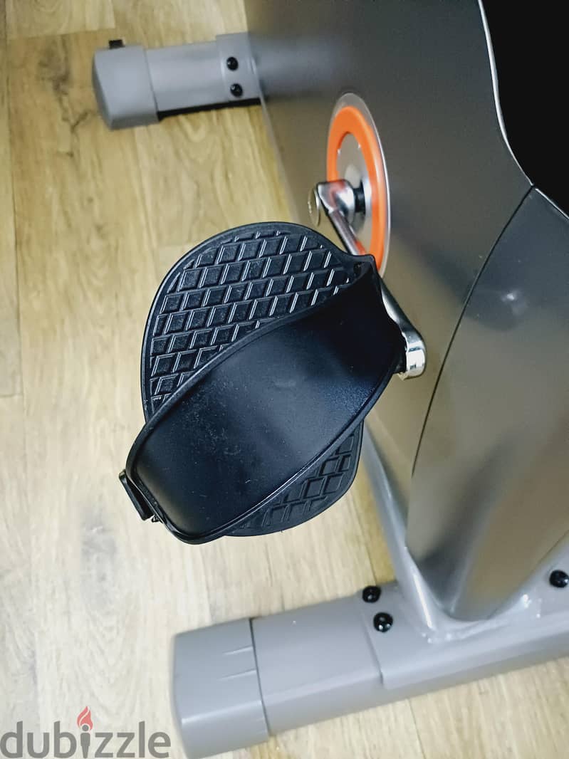 horizon Fitness heavy duty upright bike for sale 7