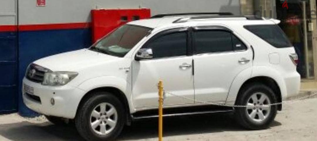 Toyota Fortuner 2010 5