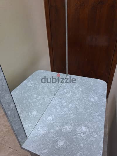 Dressing table