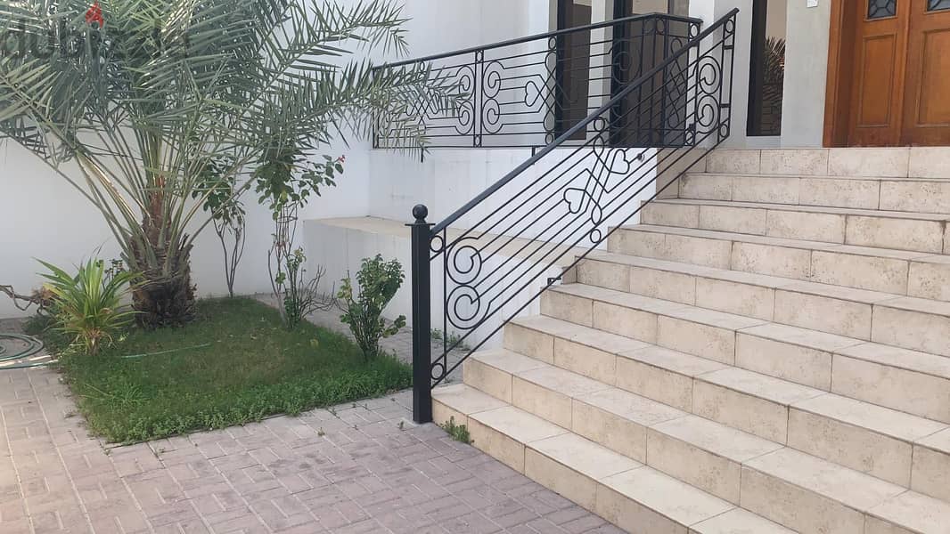 فيلا راقيه في الرفاع الشمالي للايجار 1