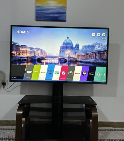 LG 55” inch smart tv 4k UHD  call or WhatsApp 37353503