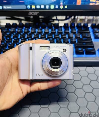 SAMSUNG NV40 DIGITAL CAMERA  10.5MP