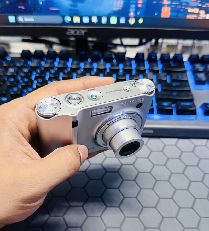 SAMSUNG NV40 DIGITAL CAMERA  10.5MP 2