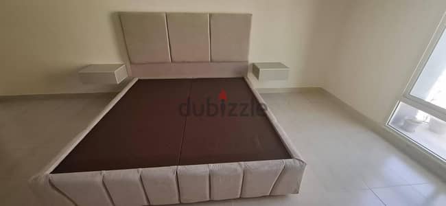 غرفة نوم حالتها جد نظيفة استعمال خفيف كالجديد كاملة بدون كبت