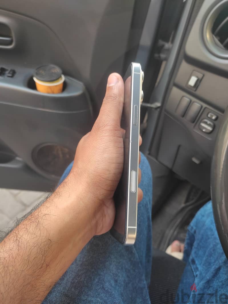 iphone 16 pro max 512 Gb 86% battery only fone charger no box 6