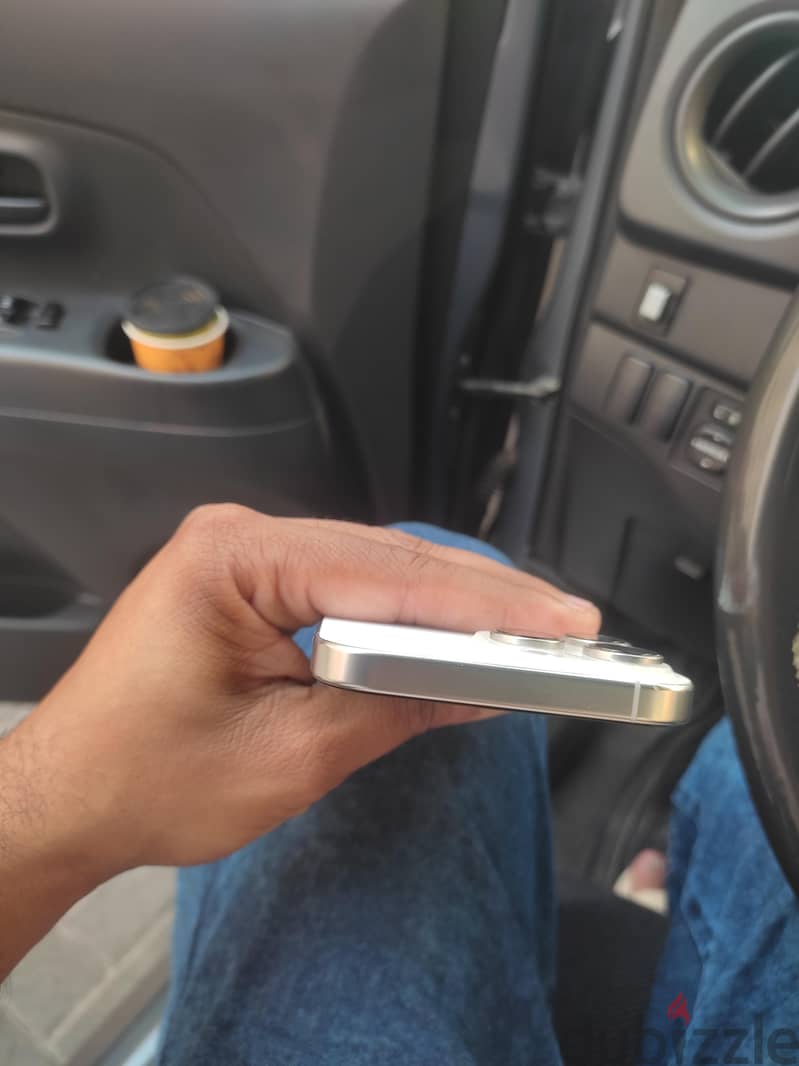 iphone 16 pro max 512 Gb 86% battery only fone charger no box 8