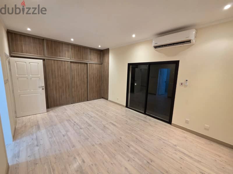 An amazing compound villa in Jurdab 5