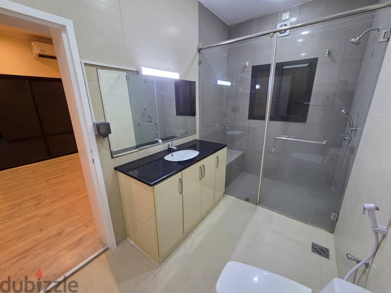 An amazing compound villa in Jurdab 8