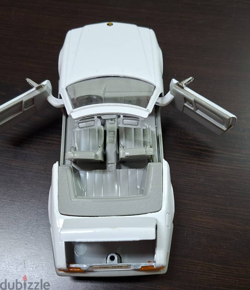 Vintage Mercedes-Benz 500SL Diecast Model 1