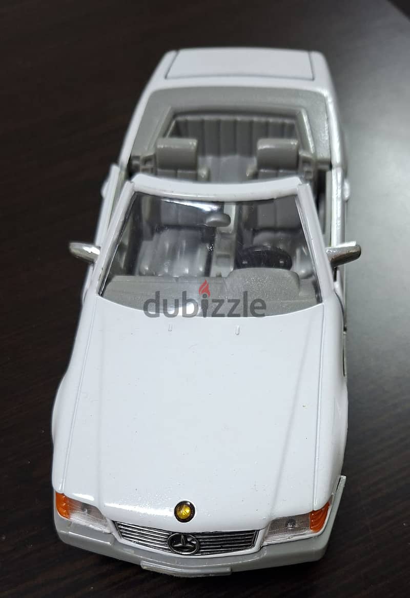 Vintage Mercedes-Benz 500SL Diecast Model 2