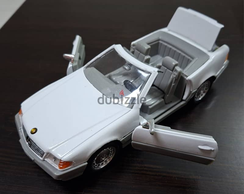 Vintage Mercedes-Benz 500SL Diecast Model 3