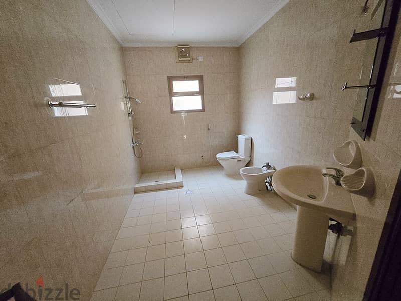 SPACIOUS VILLA FOR RENT- 4 Master Bedrooms - Covered Parking 4