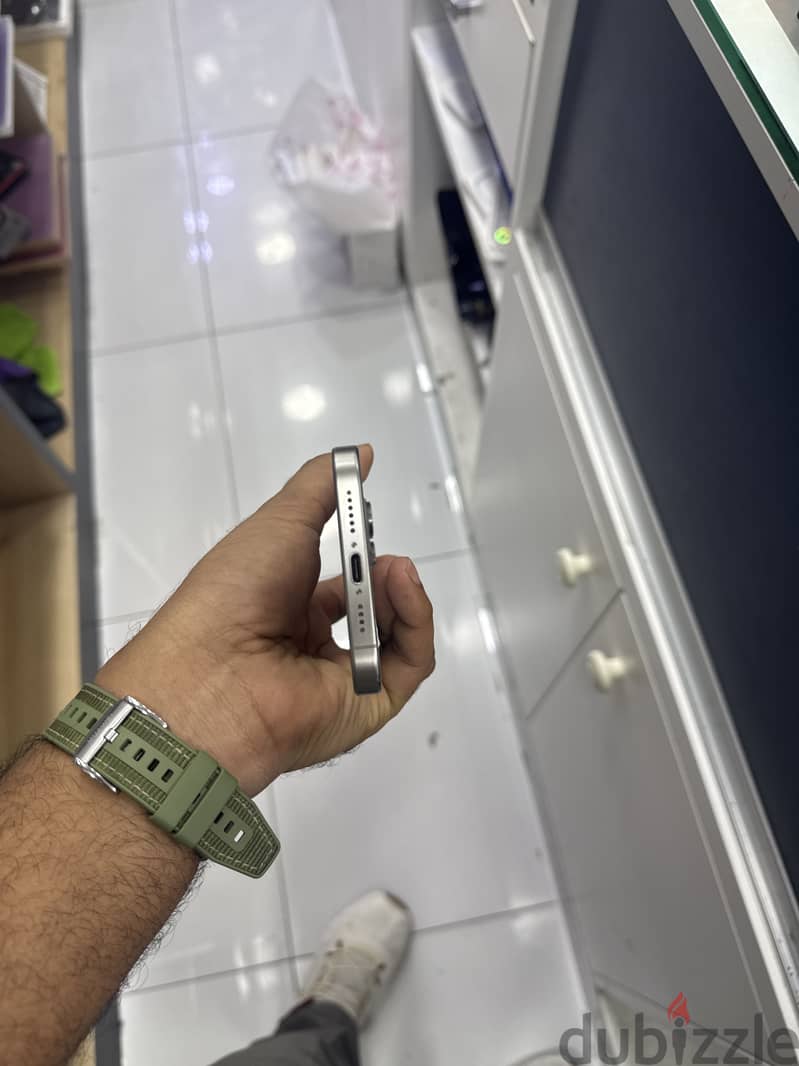 iPhone 15promax 256gb natural 4