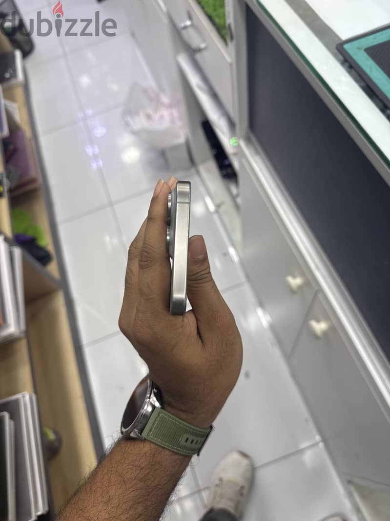 iPhone 15promax 256gb natural 5