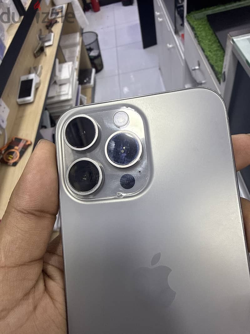 iPhone 15promax 256gb natural 6