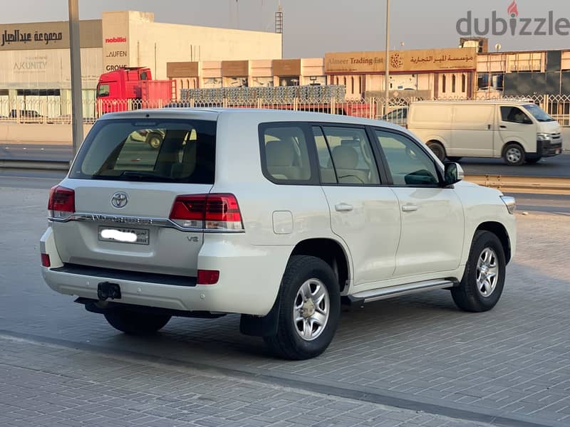 Toyota Land Cruiser G 2016 White 6