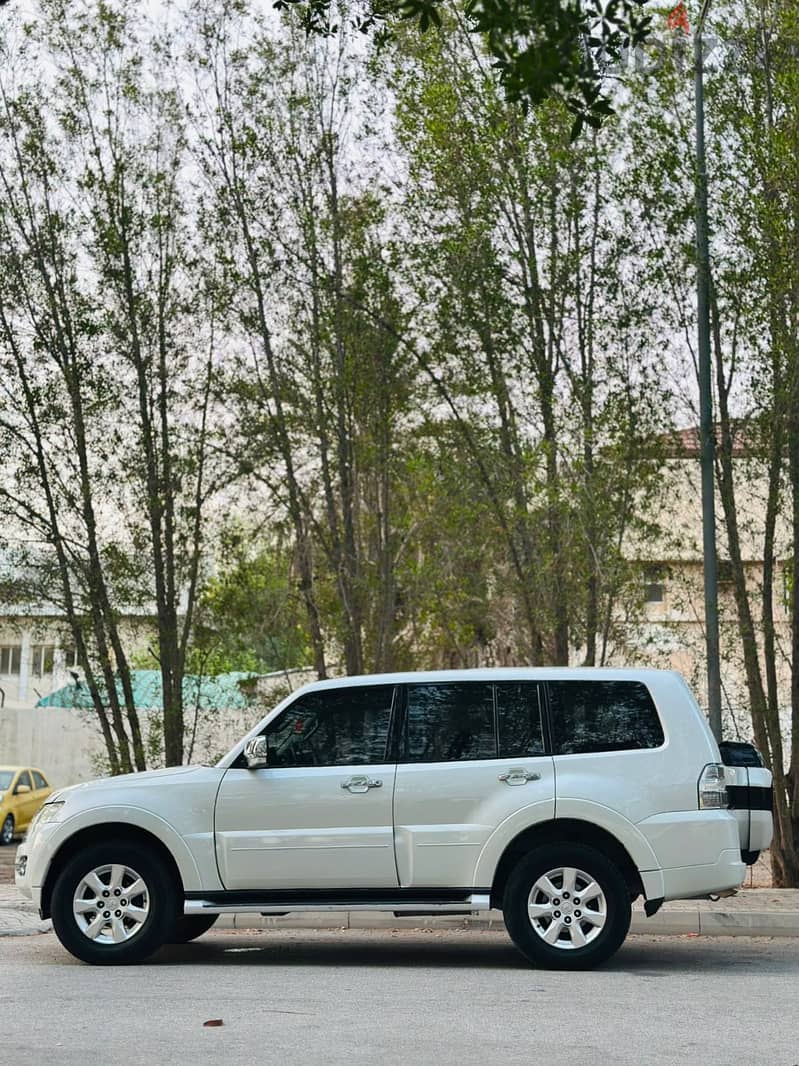MITSUBISHI PAJERO 2018 MODEL SINGLE OWNER USED WELLMAINTAINED 7 SEATER 2