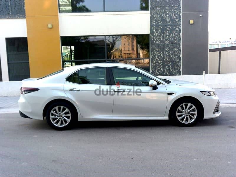 TOYOTA CAMRY GLE#2024 MODEL# UNDER WARRANTY# SINGLE USER# LOW MILEAGE 4