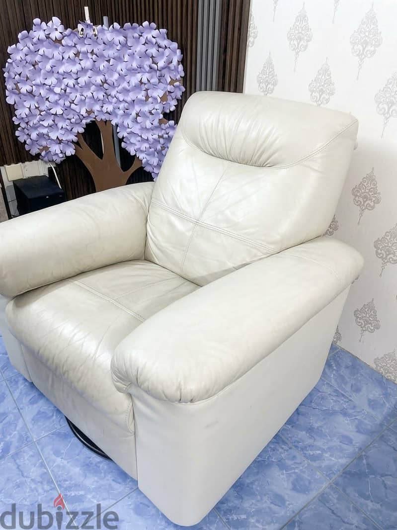 Leather Recliner Excellent Condition 1