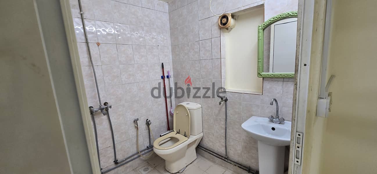 Flat 4 rent in isa town (indian,filipino or ceylon family only) 5