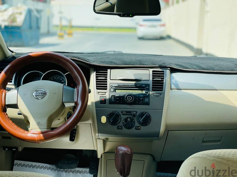 Nissan Tiida 2011 8