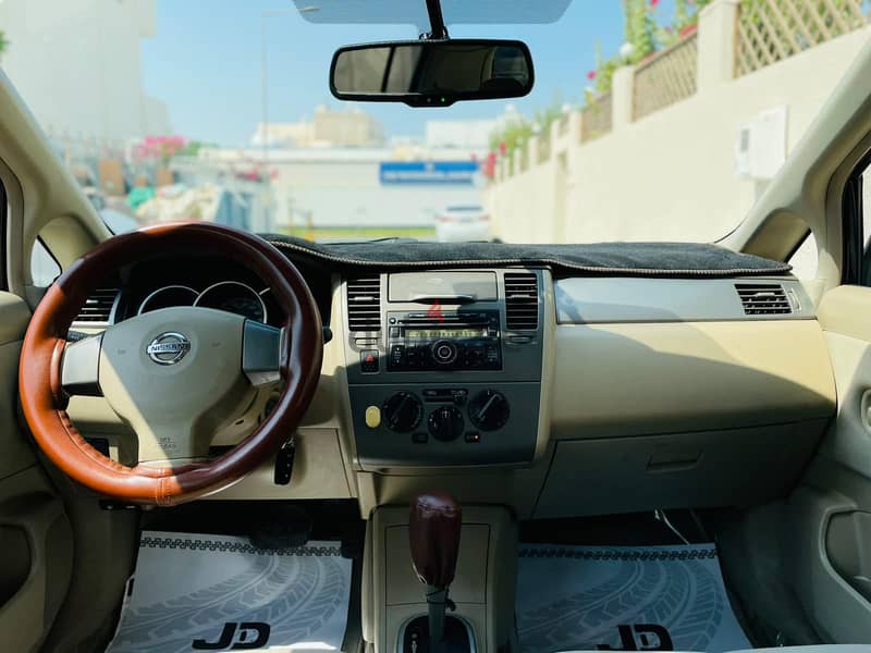 Nissan Tiida 2011 9