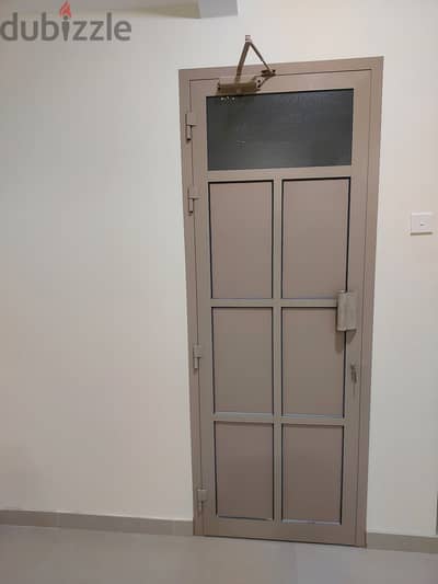 للبيع باب الومنيوم بحالة ممتازة  Aluminum door for sale in excellent c