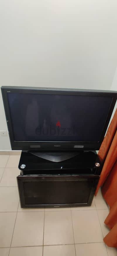 2 TVs + 1 TV Stand for Sale – 35 BD