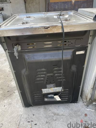 This is a ZENET 4-burner gas cooker with an integrated oven and grill