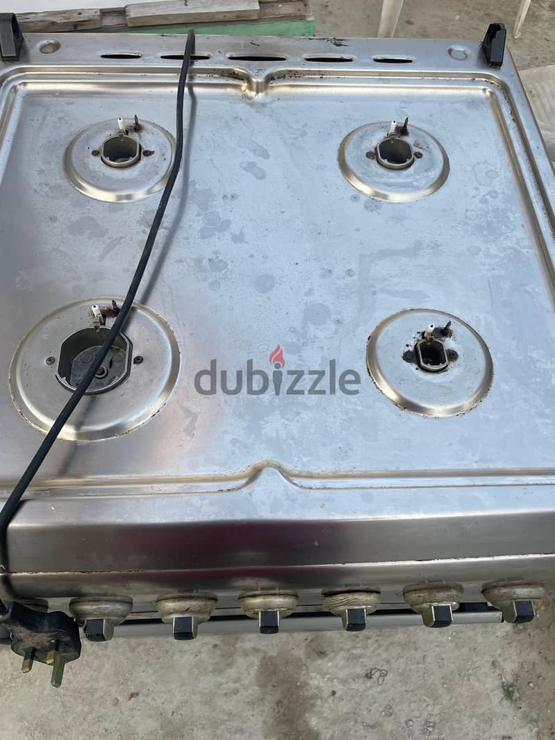 This is a ZENET 4-burner gas cooker with an integrated oven and grill 2