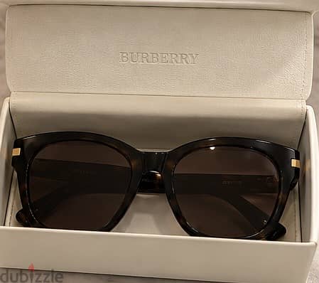 نظارة شمسية Burberry أصلية مع الفاتورة والبوكس 3