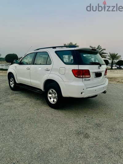 Toyota fortuner 2007 model .