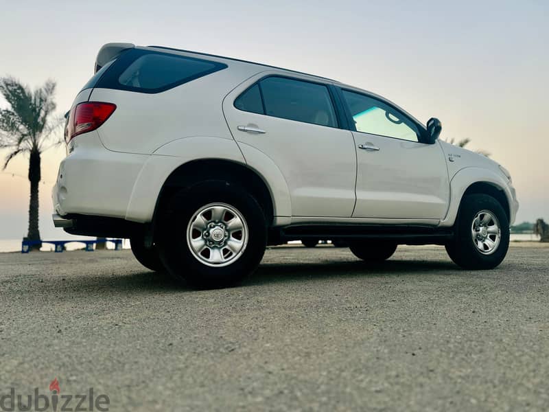 Toyota fortuner 2007 model . 1