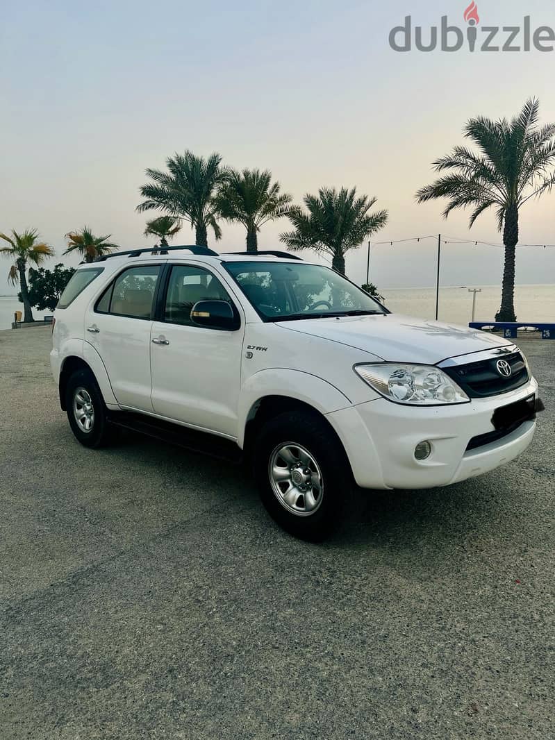 Toyota fortuner 2007 model . 2
