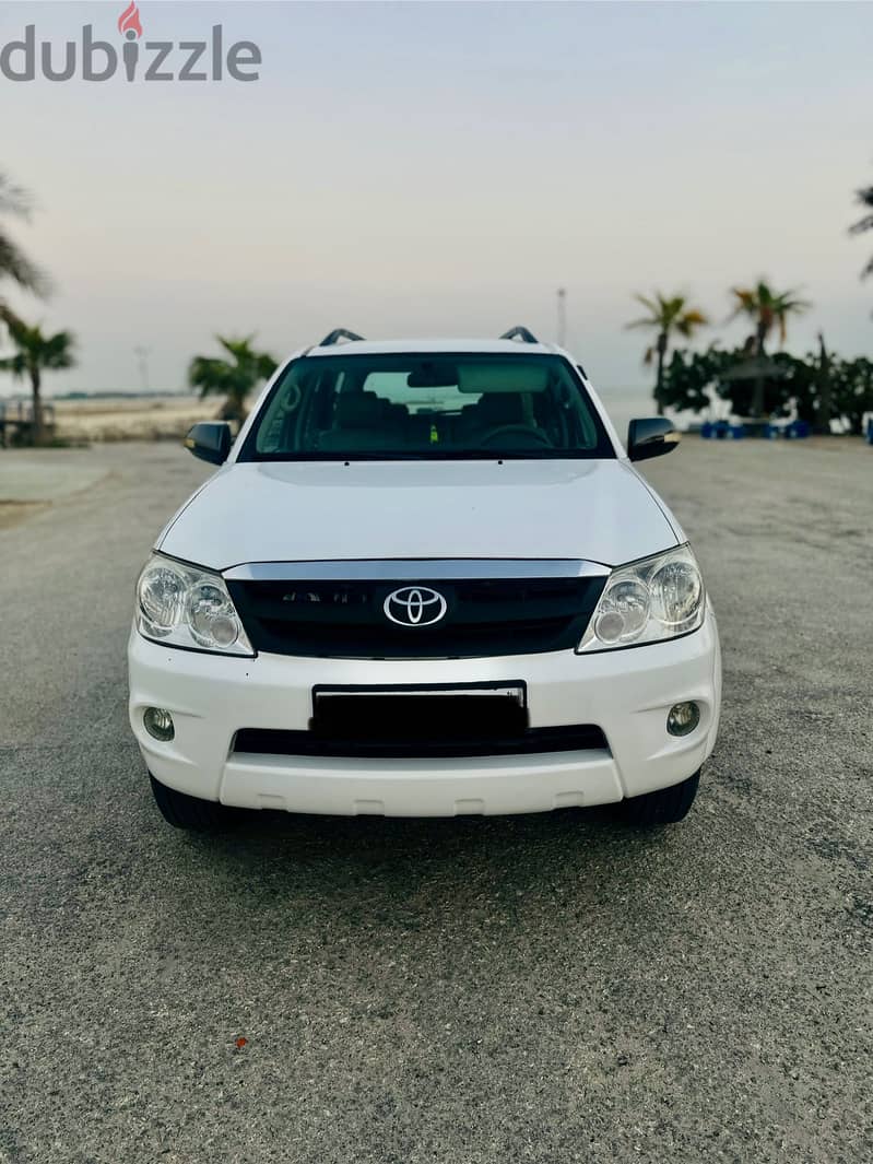 Toyota fortuner 2007 model . 4