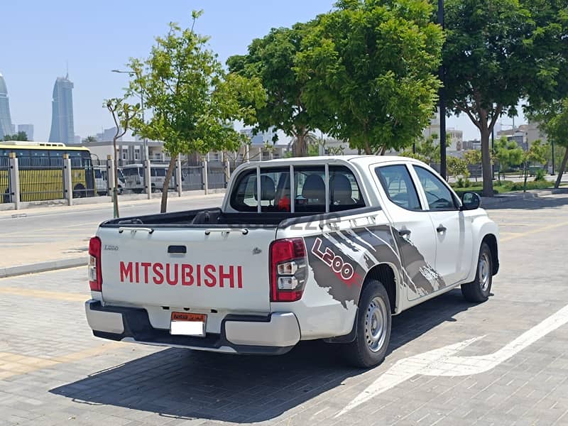 Mitsubishi L200 Double Cabine pickup 1