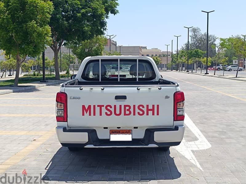 Mitsubishi L200 Double Cabine pickup 4