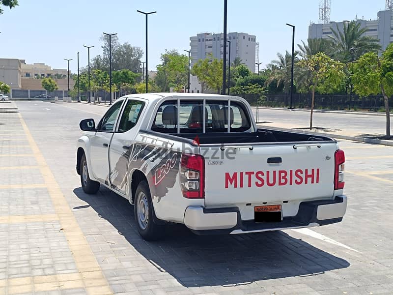Mitsubishi L200 Double Cabine pickup 10