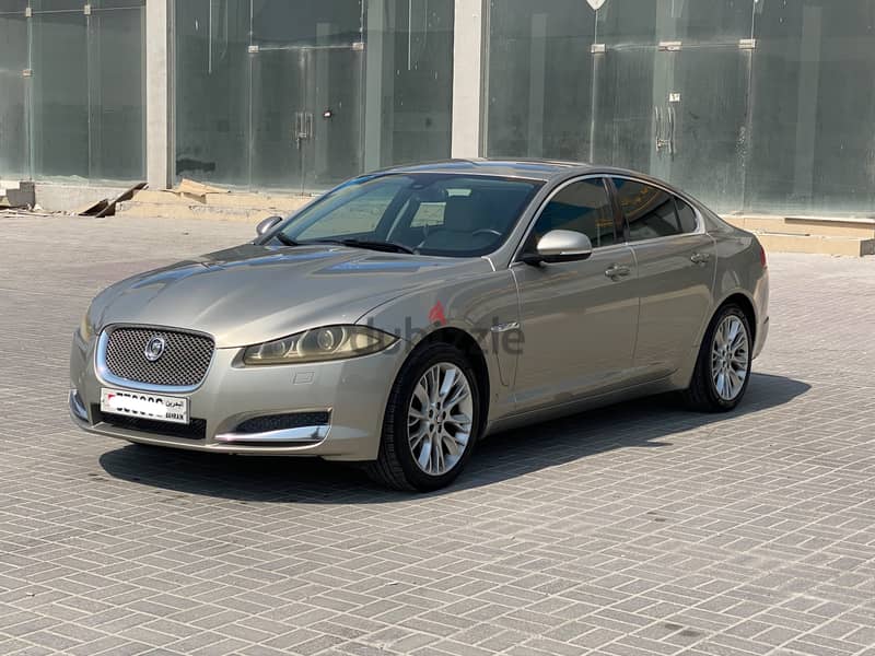 Jaguar XF 2012 Gold 1