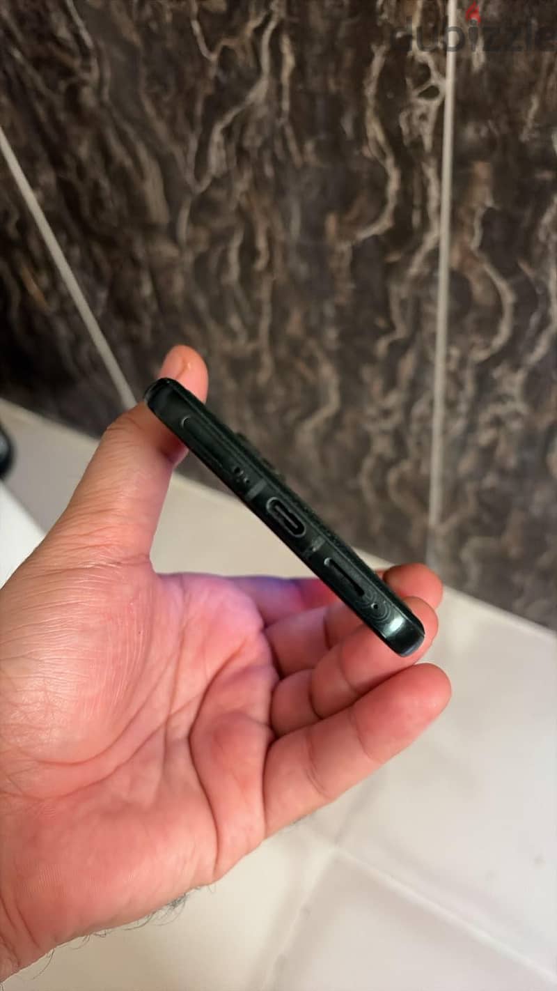 Motorola Razr 60 Ultra 5G (16GB/512GB) – Mint Condition / Full Box 3