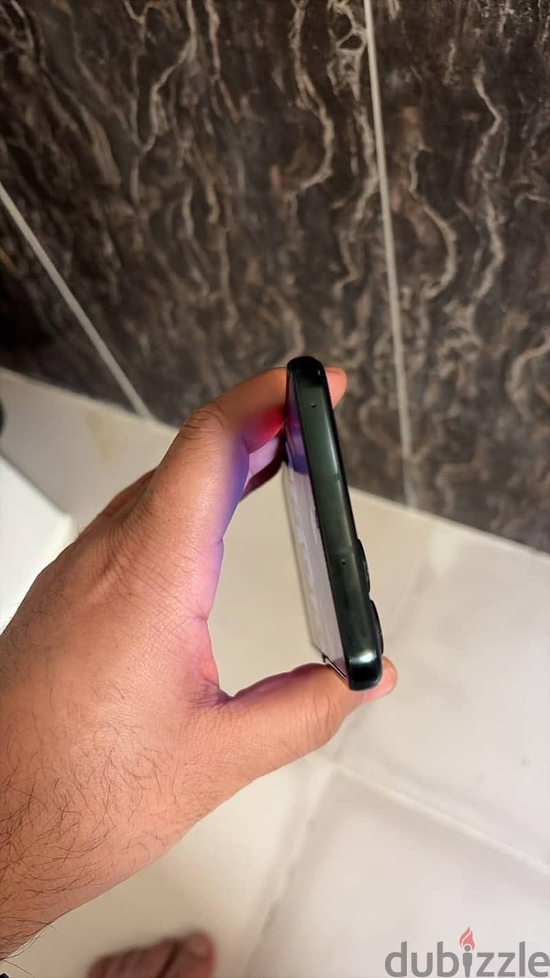 Motorola Razr 60 Ultra 5G (16GB/512GB) – Mint Condition / Full Box 4