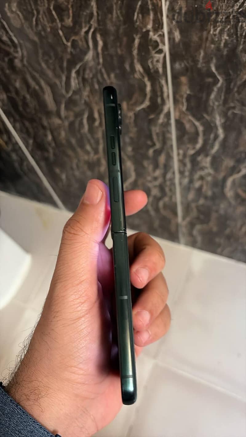Motorola Razr 60 Ultra 5G (16GB/512GB) – Mint Condition / Full Box 5