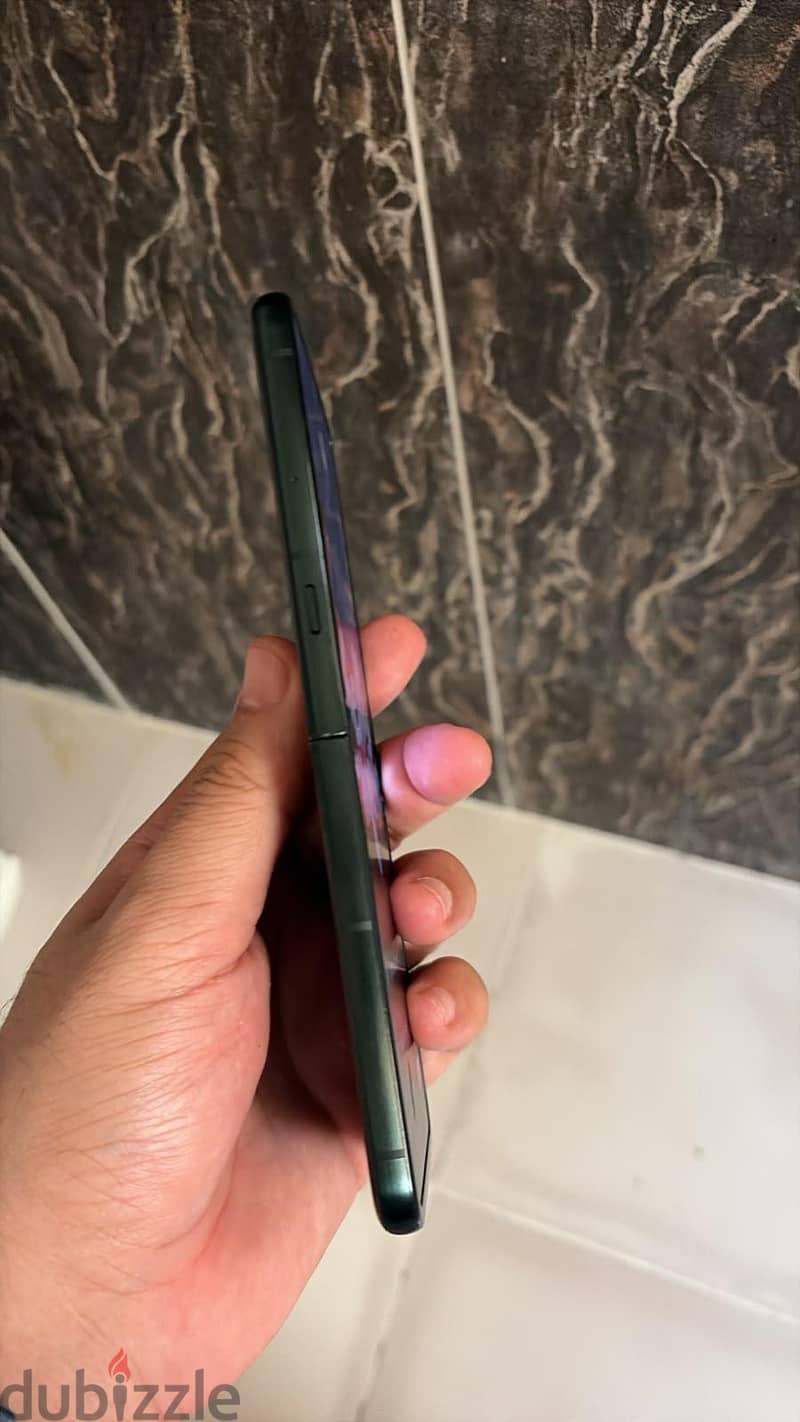 Motorola Razr 60 Ultra 5G (16GB/512GB) – Mint Condition / Full Box 6