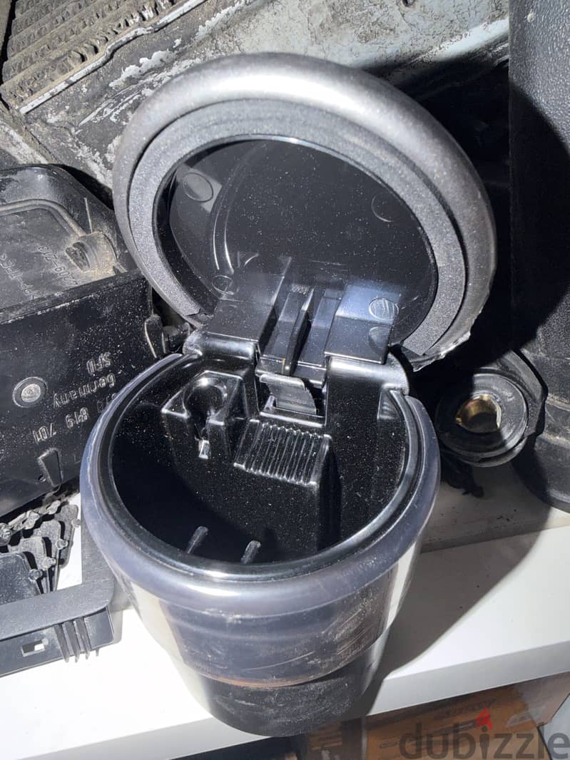 LX570 original ashtray 1
