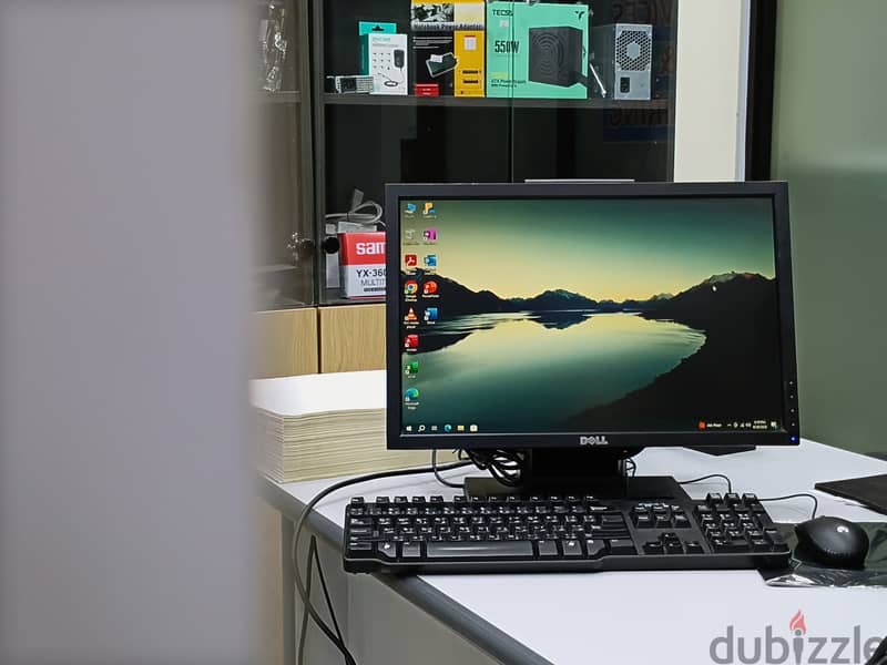 DELL Portable Computer Core i5 8GB /120GB SSD Display 19’’ with Wi-Fi 4