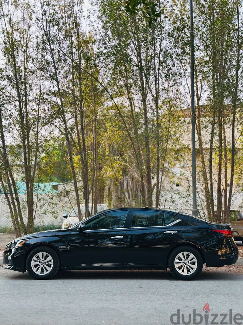 Nissan Altima 2022 single owner zero accident low Mileage full agency 3
