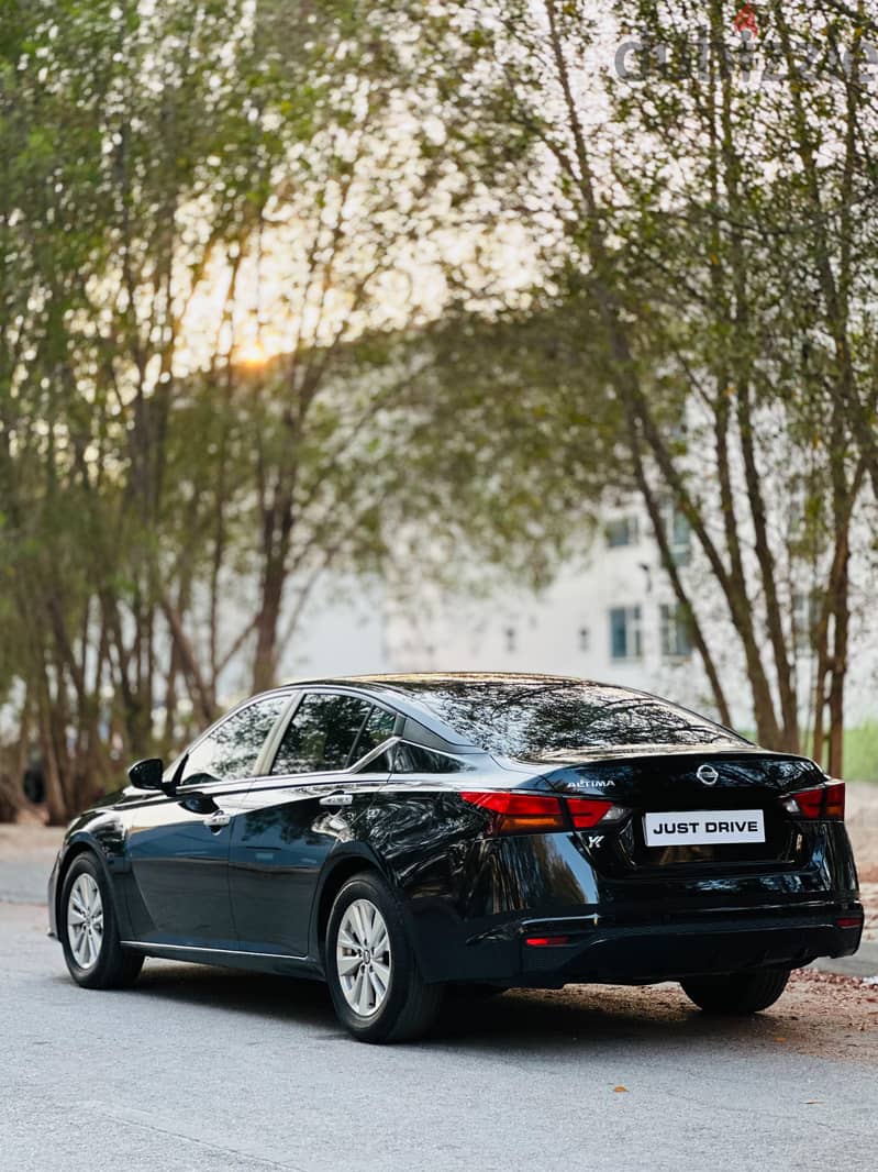Nissan Altima 2022 single owner zero accident low Mileage full agency 4